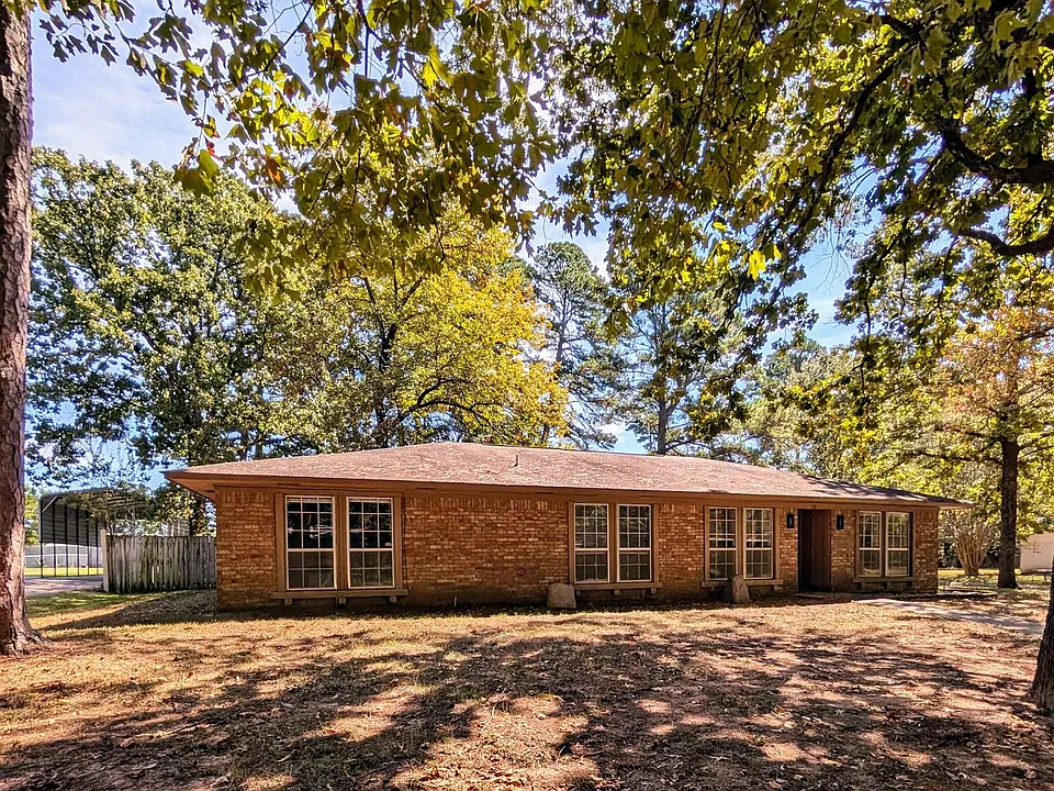 10 Clay Ave