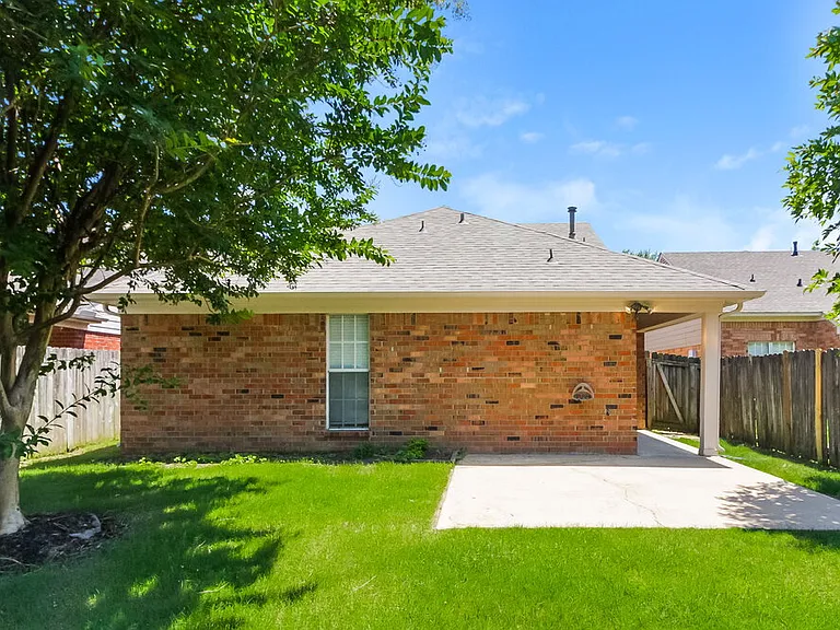 824 W East Ross Pkwy — Photo 15