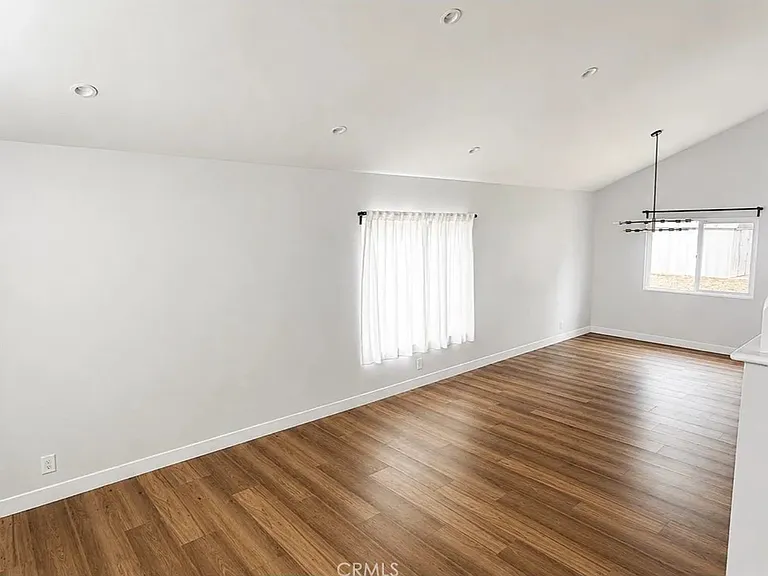 1525 Meadow Glen Rd — Photo 11