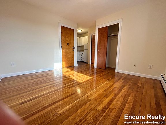 4th image of 180-22 N Beacon St