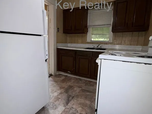 1005 Edenborne St, Pineville, LA 71360