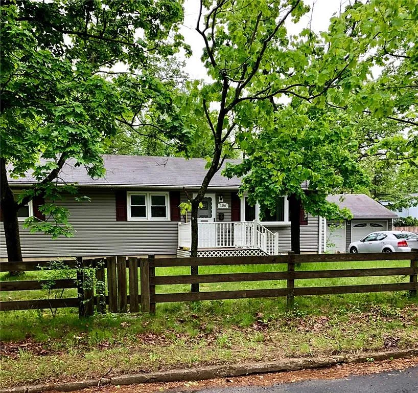 106 Mundy Ave photo 1