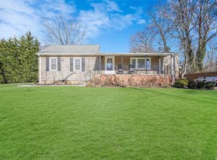 83 Longfellow Dr, Kings Park, NY 11754