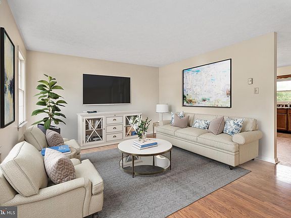 4th image of 120 Warren Cir