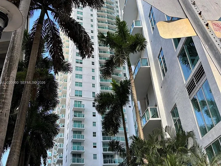 31 SE 5th St #2103 — Photo 2
