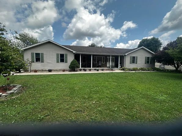 310 Tygart Ct, Elkins, WV 26241