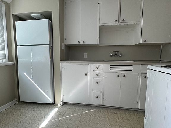 3rd image of 416 N Yakima Ave APT B