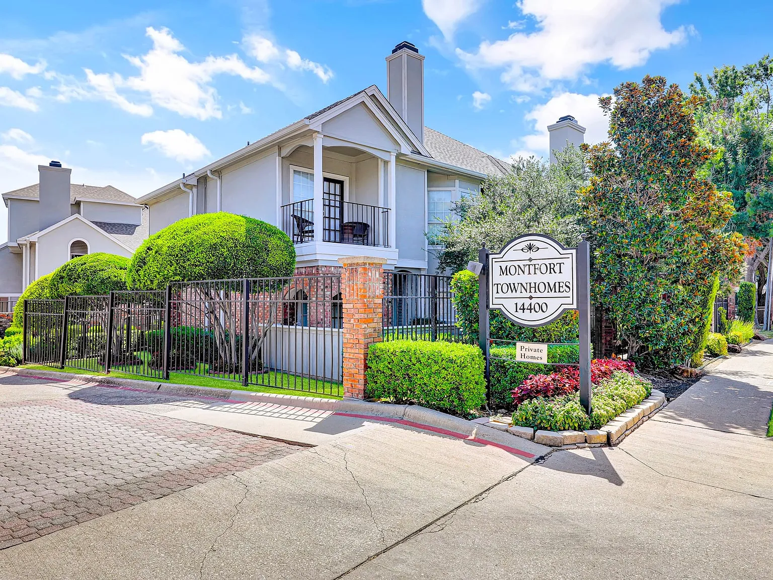 1 bed, 1.5 bath, 897 sqft, $1,495 — Photo 1