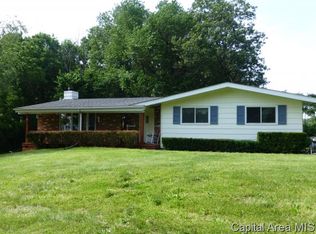 18731 Hilltop Rd, Petersburg, IL 62675