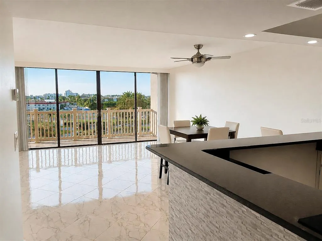 1 bed, 1.5 bath, 900 sqft, $2,250 — Photo 4