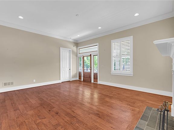 3rd image of 120 Keller Blvd