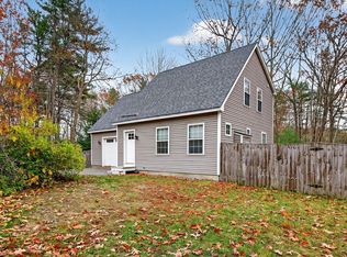 18 Lilac Ln, Kennebunk, ME 04043