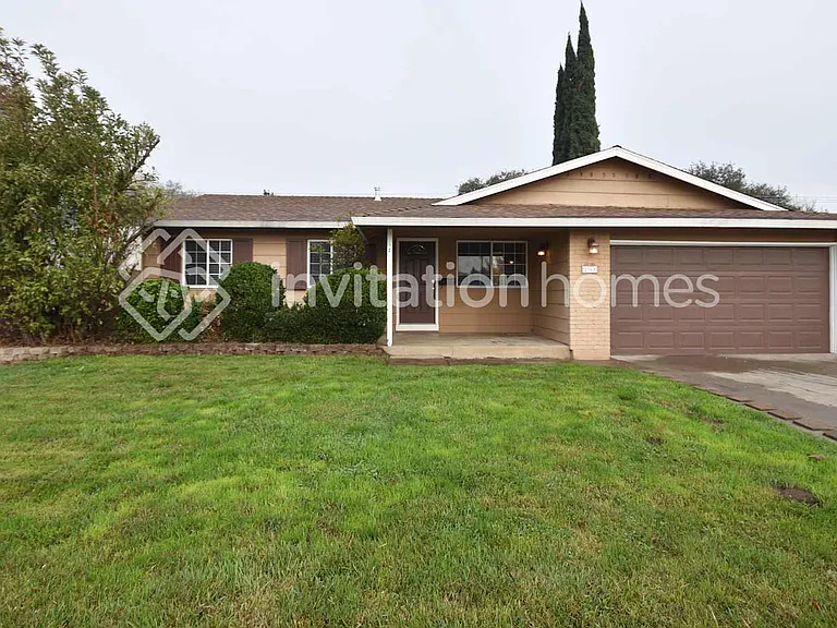 2365 La Loma Dr — Photo 1