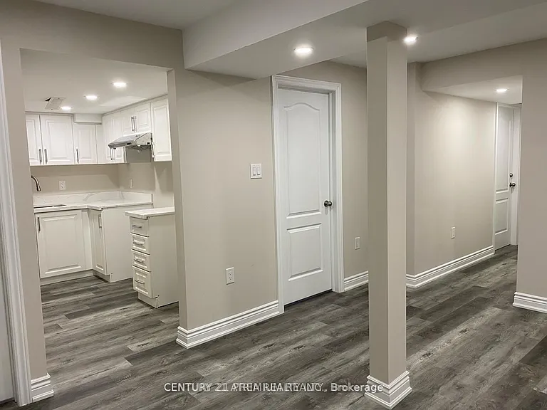 309 Alexander Cres NE — Photo 2
