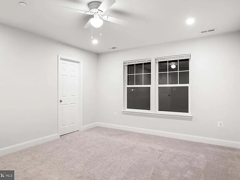 492 Mitchell Ave — Photo 15