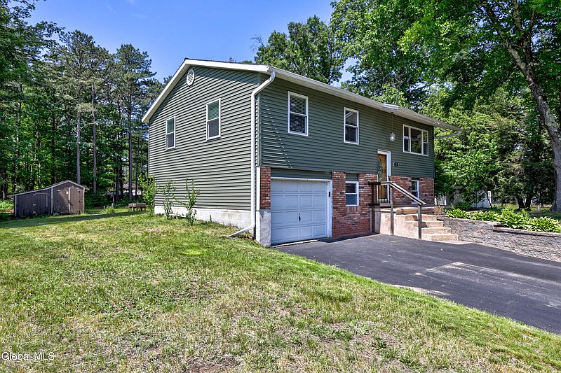 3rd image of 2 Fawn Drive