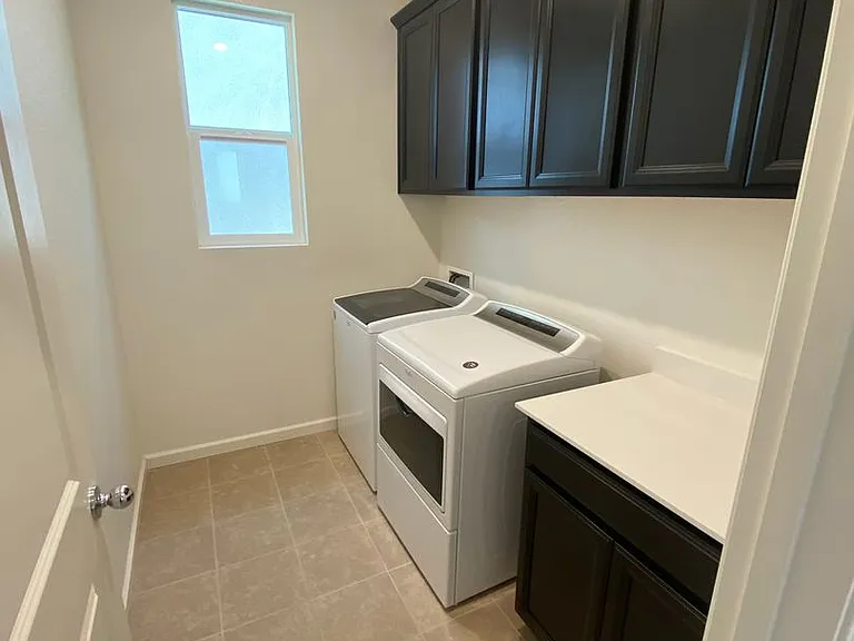 1667 Lion St — Photo 33