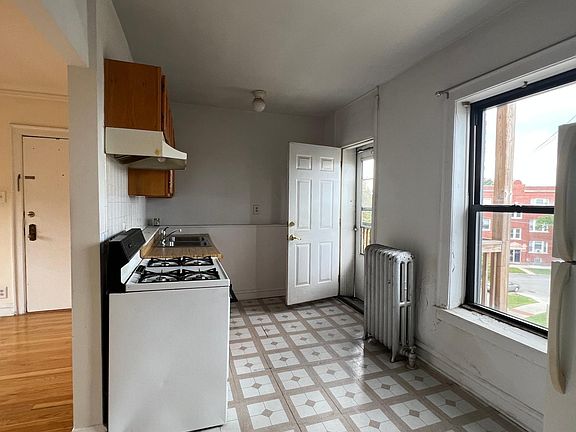 3rd image of 5951 N Paulina St APT 3E