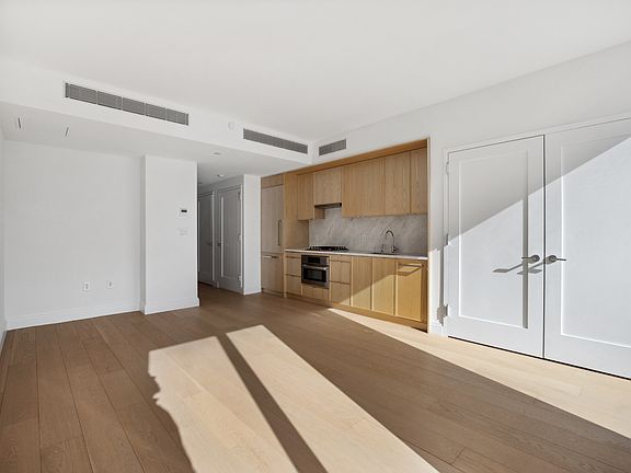 4th image of 3714 34th St #S2b