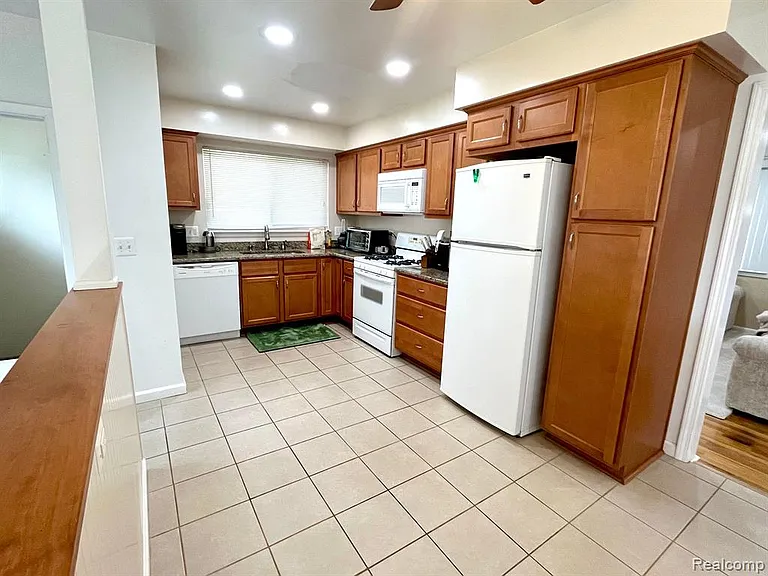 31015 Dorais St — Photo 8