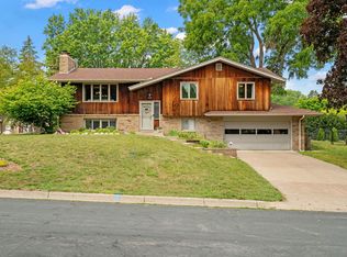 3495 Chatsworth St N, Shoreview, MN 55126