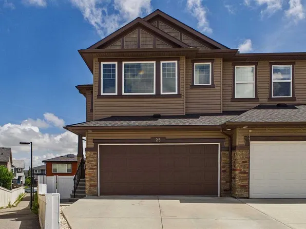 25 W Evansglen Mews NW, Calgary, AB T3P 0P1