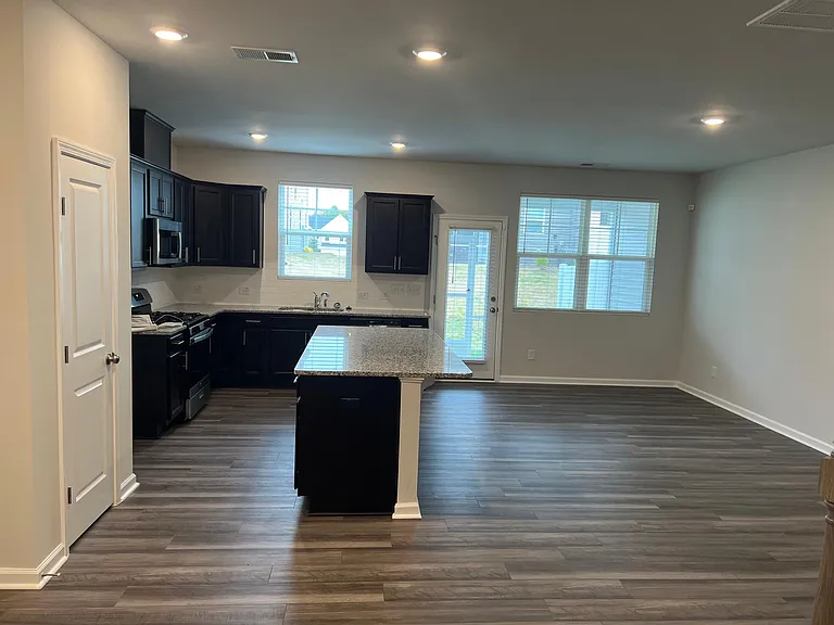 1043 Gemma Dr — Photo 5