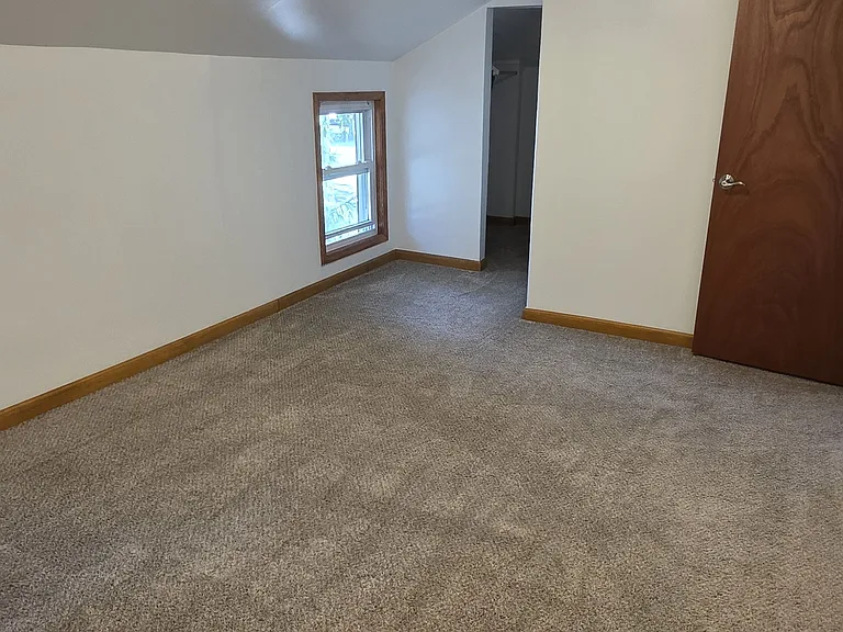 612 Woodside Ln — Photo 8
