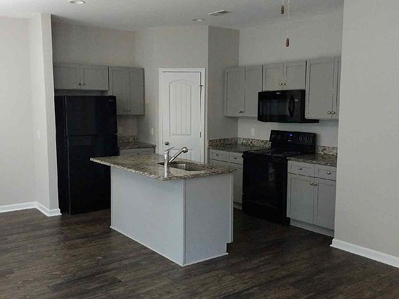 3rd image of 620 Pippin Dr