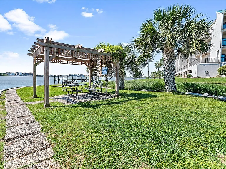 401 Lakeside Ln #213 — Photo 32