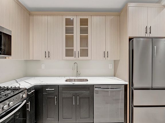 3rd image of 221 Ralph Ave APT 2