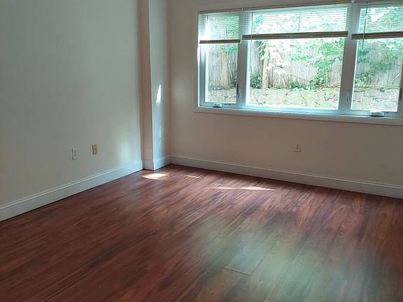 5th image of 35 Desmoines Rd