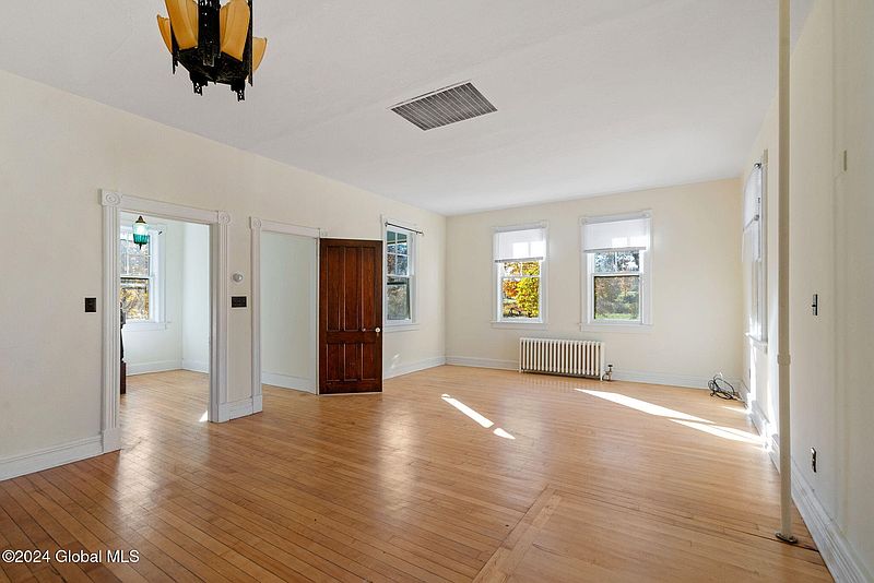 4th image of 2143 New Scotland Road