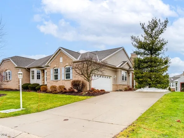 9861 Country Club Cir, Twinsburg, OH 44087