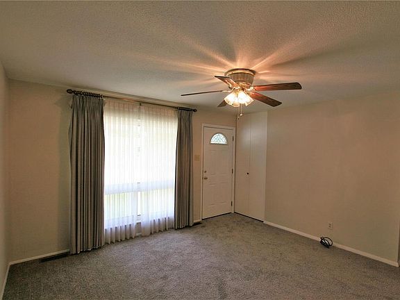 3rd image of 2835 Laurel View Ln