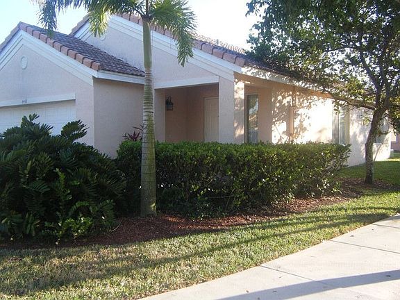 3rd image of 4443 Blossom Ln