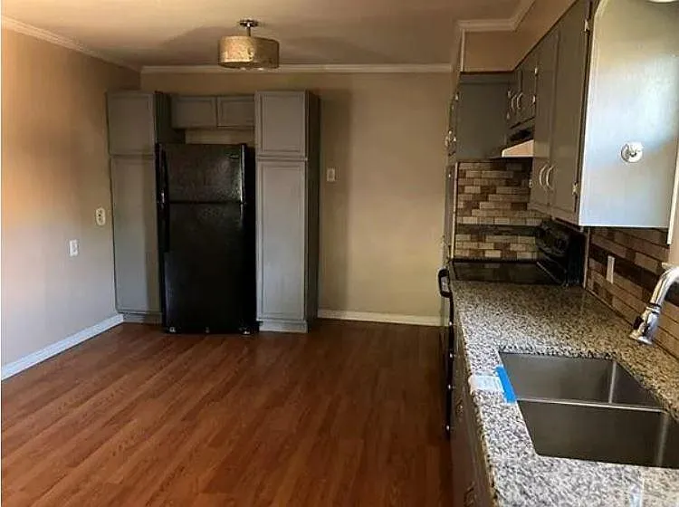 2201 Crescent Dr — Photo 6