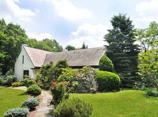 1204 Hulton Rd, Oakmont, PA 15139