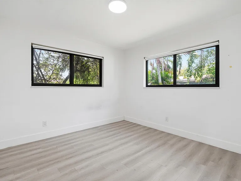 21341 NE 25th Ct — Photo 11