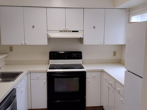 3rd image of 329 Scottsdale Sq