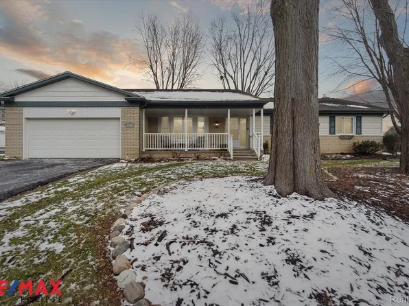 23582 E Newell Cir, Farmington Hills, MI 48336