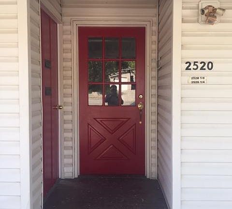 2nd image of 2520 Montrose Ave #1/8