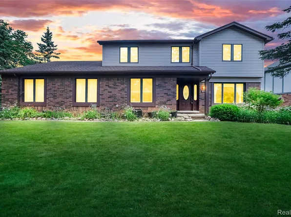 822 Keaton Dr, Troy, MI 48098