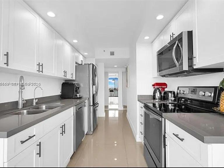 1000 W Island Blvd #2508 — Photo 37