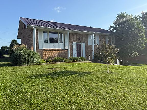 2nd image of 926 Riverside Dr