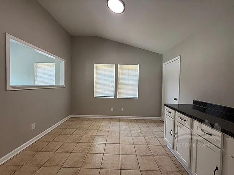 2076 Willow Wood Ave — Photo 7