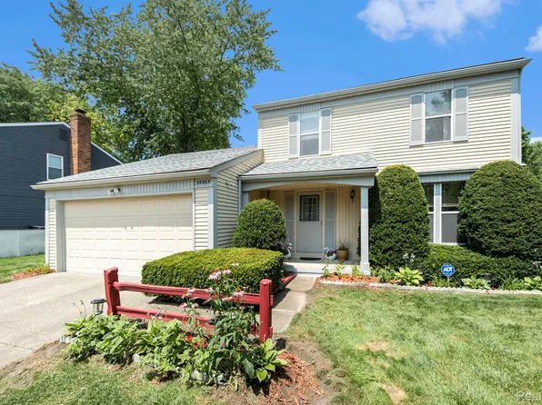 34965 Bunker Hill Dr, Farmington Hills, MI 48331