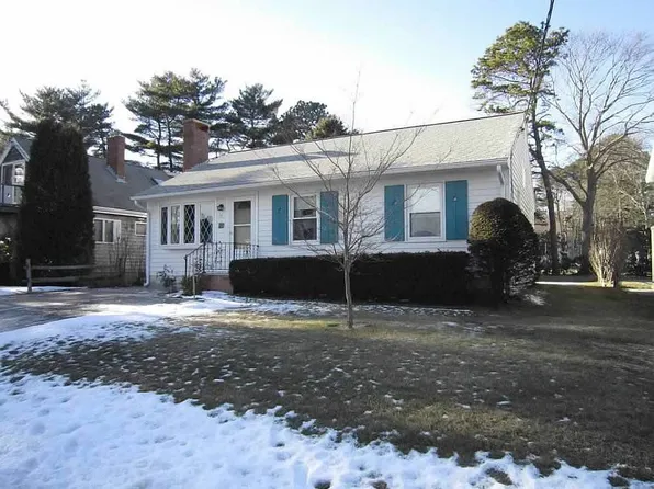 41 Moorview Ave, Ogunquit, ME 03907