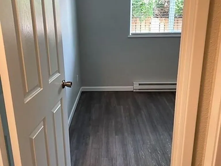 490 River Ave — Photo 6