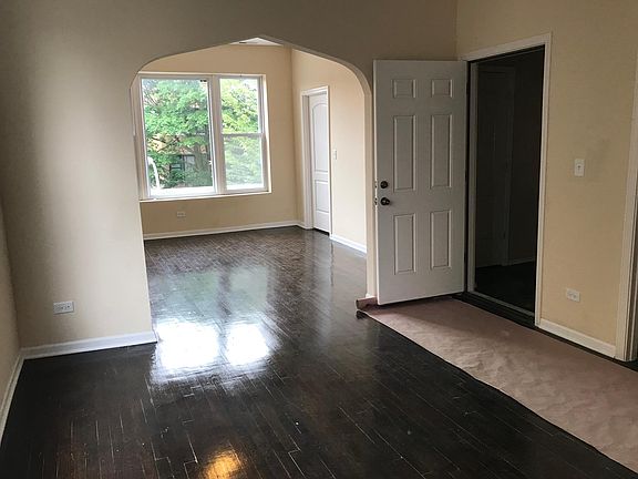 4th image of 6314 S Artesian Ave #2